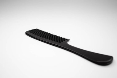 Beyaz arkaplanda tarak, nesne görüntüsü