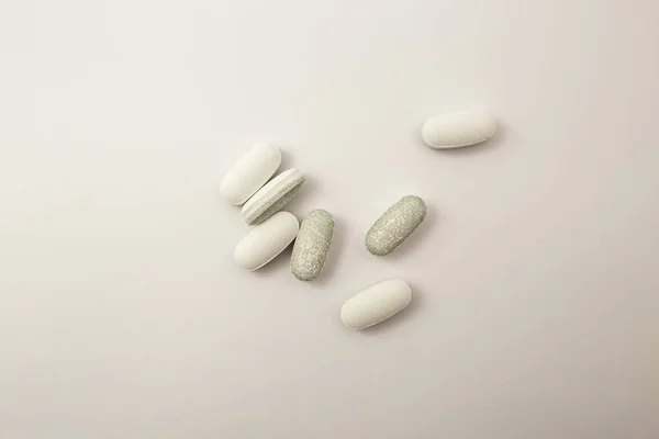 Pílulas Médicas Fundo Branco — Fotografia de Stock