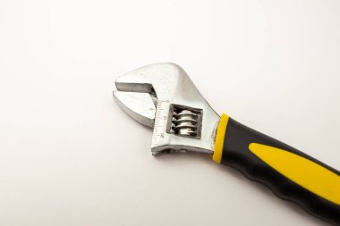 beyaz zemin üzerinde inşaat araçları