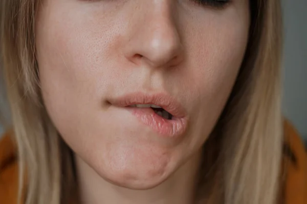 Girl Bites Her Lip Facial Expressions — Φωτογραφία Αρχείου