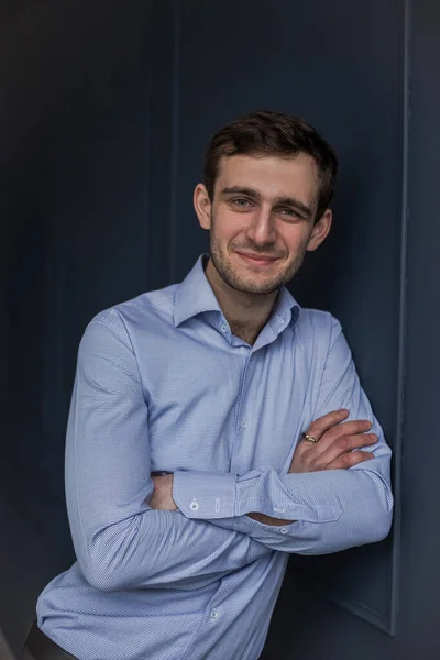 Georgian Man Shirt Stands Blue Wall — Stockfoto