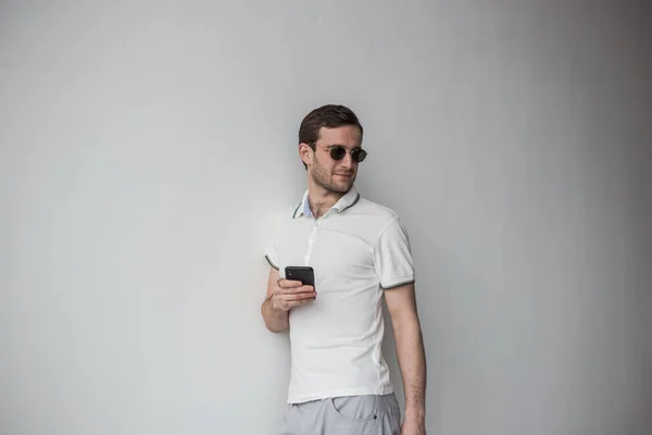Man White Shirt Glasses Holding Phone — Fotografie, imagine de stoc