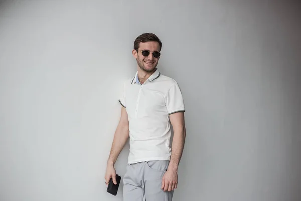 Man White Shirt Glasses Holding Phone — Fotografie, imagine de stoc