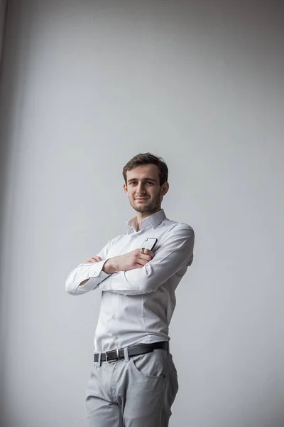 Man White Shirt Stands His Arms Crossed Foto Stock