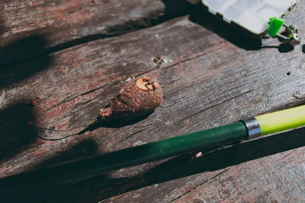 Das Fischfutter Kommt Auf Den Tisch — Stockfoto