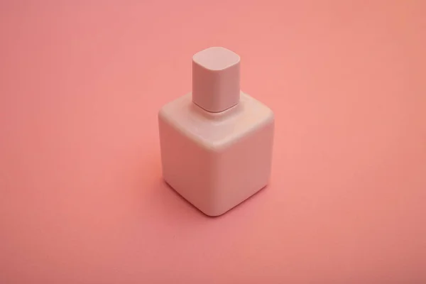 Perfumy Różowym Tle — Zdjęcie stockowe