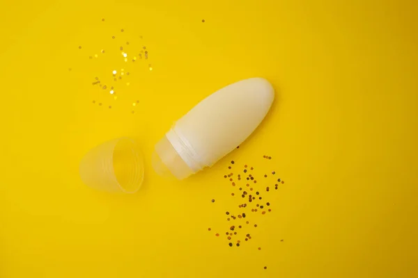 Deodorant Stands Yellow Background — Stockfoto