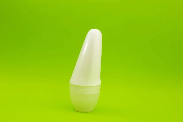 Desodorante Sobre Fondo Verde Brillante —  Fotos de Stock