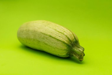 Yeşil arkaplanda kabak, tek renkli.