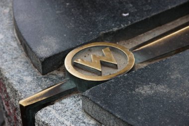 Paralelin doğusunu imzala.