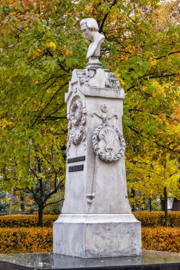 RUSSIA, VORONEZH - 15 Ekim 2021 A.V. Anıtı Koltsovsky Meydanı 'nda Koltsov.