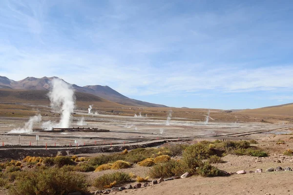Güney Amerika 'nın Atacama bölgesinde jeotermal enerji gayzer alanı
