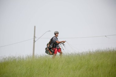 The paraglider is similar to a parachute in that it also has a flexible structure.