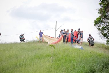 The paraglider is similar to a parachute in that it also has a flexible structure.