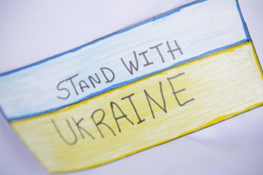 Frase, Ukrayna ile gitarda mavi ve sarı bayrak renginde kal..