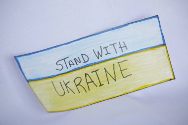 Frase, Ukrayna ile gitarda mavi ve sarı bayrak renginde kal..