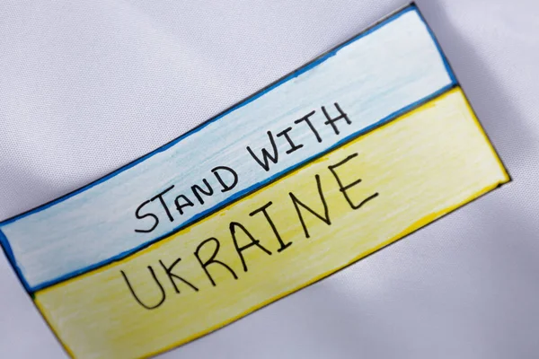 Frase, Ukrayna ile gitarda mavi ve sarı bayrak renginde kal..