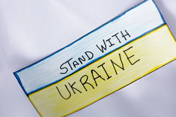 Frase, Ukrayna ile gitarda mavi ve sarı bayrak renginde kal..