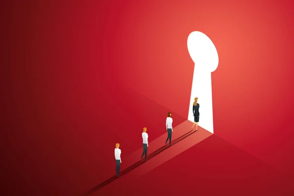 İş kadınlarının lideri bir grup kadını büyük kırmızı duvardaki parıldayan anahtar deliğine doğru yönlendir. Gelecekteki iş fırsatları ve zorluklar için fikirler. izometrik vektör çizimi.