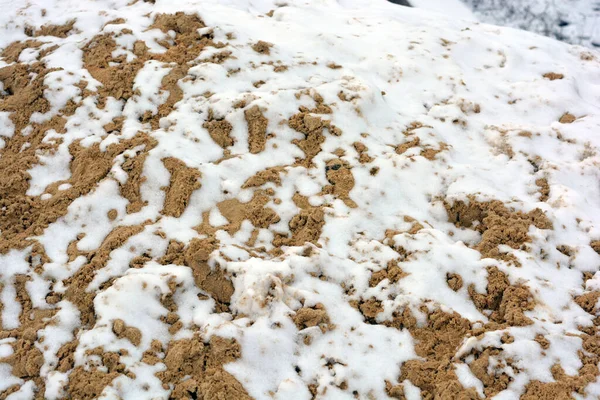Areia Arenosa Amarela Coberta Com Neve Branca Geada Inverno — Fotografia de Stock
