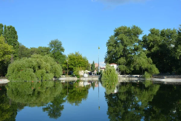 Central City Family Amusement Park Beautiful Landscaping Park Has Lake — Photo