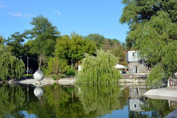 Central City Family Amusement Park Beautiful Landscaping Park Has Lake — Stock Fotó