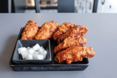 Restoranda Kore usulü kızarmış tavuk..