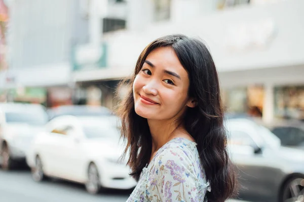 Close Beautiful Asian Woman City Blurred Background — Foto de Stock
