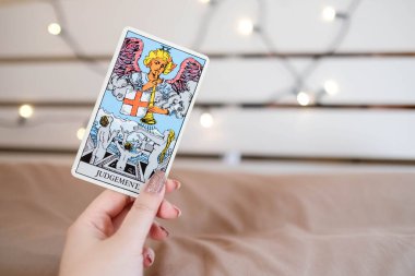 BANGKOK THAILAND - 7 Mayıs, illüstrasyon editörü Bekleyen tarot kartları 