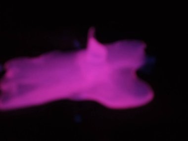 PURPLE NEON YAŞAĞI GÖREVİ YAZIŞIYOR SÜRME SİMİSİ YAŞIKLARI YAŞIYOR