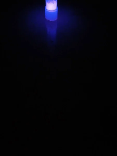 Parlayan Neon Işıkları soyut sanatsal su parlıyor. Sarı, mavi, yeşil, turuncu, parlak, açık renk renkler. 
