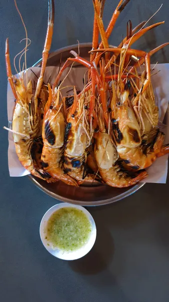 Grilled Shrimp Giant Freshwater Prawn Grilling Charcoal Premium Grade Display — Stock Photo, Image