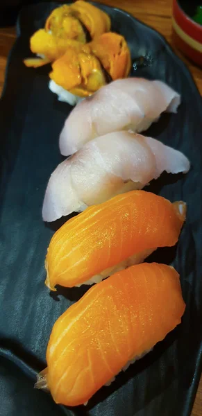 Japán Étel Készlet Különböző Típusú Sushi Tengeri Moszat Saláta Gari — Stock Fotó