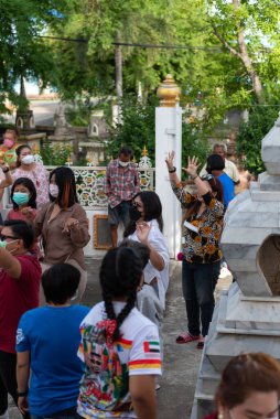 Suphanburi, Tayland - 12 Haziran 2022: Tayland 'da Budist Budist ayininde Budist rahiplerin rahip ayini