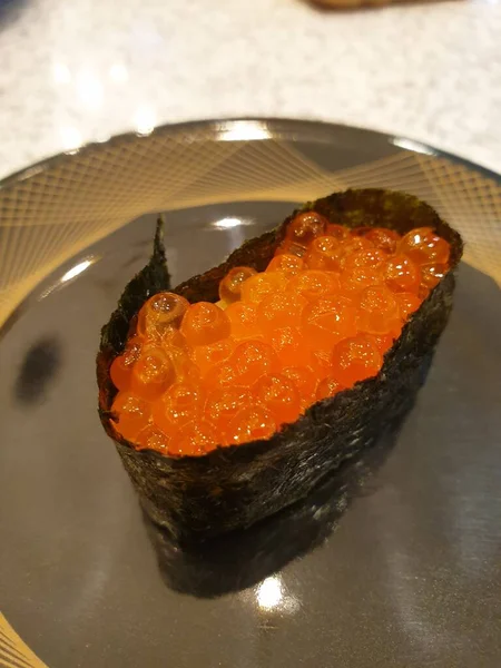 Comida Japonesa Diferentes Tipos Sushi Con Ensalada Algas Marinas Gari — Foto de Stock
