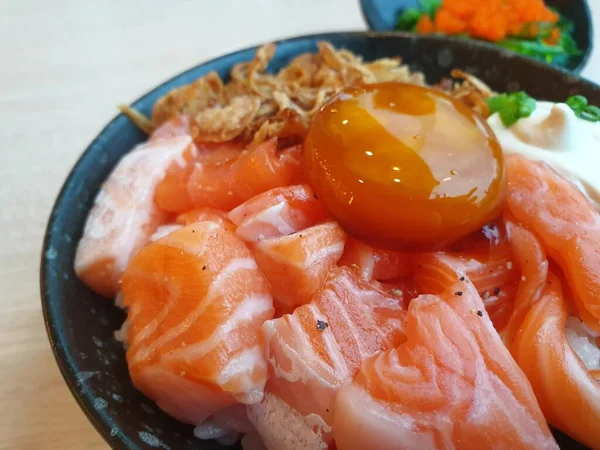 Salmon Sashimi Makanan Jepang Dan Menyediakan Berbagai Jenis Sushi Dengan — Stok Foto