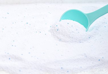 Kaşık tutacağındaki çamaşır deterjanı temizliği sağlar ve temizliği rahatlatır. Metin için ev içi fotokopi alanı ile satılır..