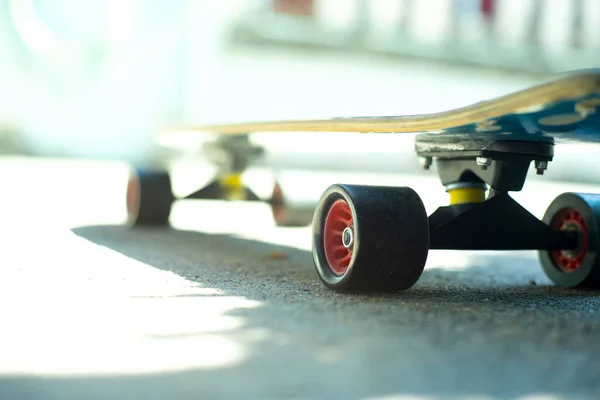 Una Imagen Seleccionada Centra Rueda Skate Para Adolescentes Vacaciones Deportes —  Fotos de Stock