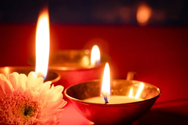 Feliz Diwali Celebración Tradicional Hindú Lámparas Aceite Diya Flores Sobre —  Fotos de Stock
