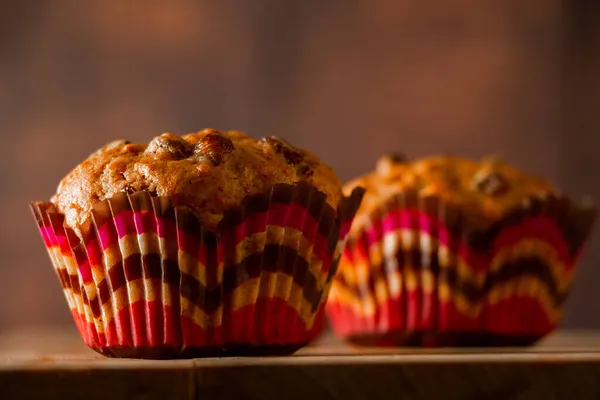 Eet Muffins Een Houten Snijplank Traditionele Gebak Voor Vakantie — Stockfoto
