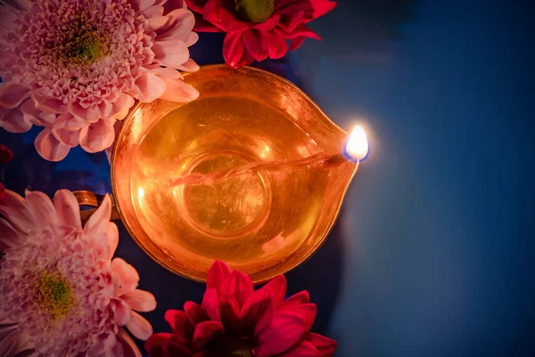 Celebrando Festival Indio Luz Diwali Primer Plano Las Lámparas Flores —  Fotos de Stock