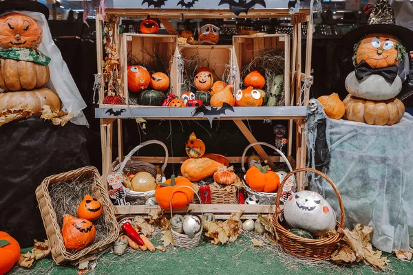 Εορταστική Διακόσμηση Σπιτιού Για Halloween Διακοσμητικές Κολοκύθες Χαρούμενα Πρόσωπα Φθινοπωρινή — Φωτογραφία Αρχείου