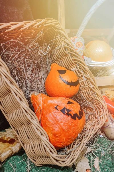 Festliche Dekoration Des Hauses Für Halloween Dekorative Kürbisse Mit Fröhlichen — Stockfoto