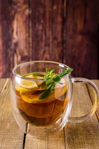Tee Mit Zitrone Und Minze Einer Transparenten Tasse Alternative Medizin — Stockfoto