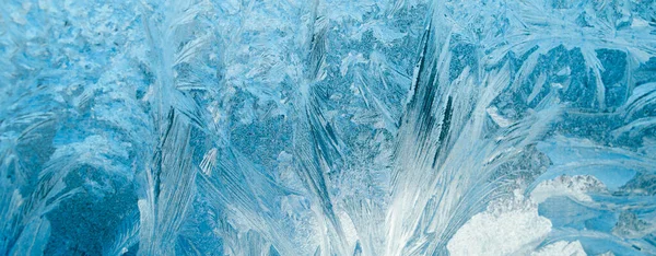 Frosty Mönster Glas Julbakgrund Vinterfönstret Abstrakta Kristaller Nära Håll Banner — Stockfoto