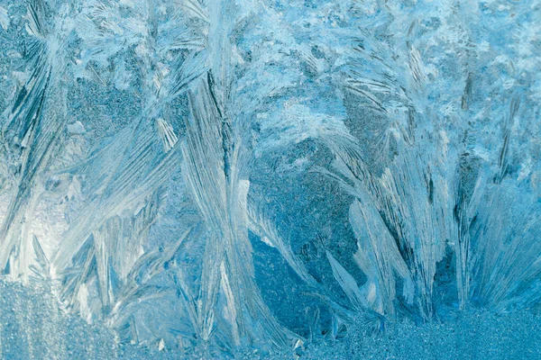 Vinterfrostiga Mönster Glas Julen Festlig Bakgrund Glänsande Iskristaller Fönstret Abstrakt — Stockfoto