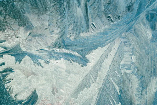 Mrazivé Vzory Skle Vánoční Pozadí Modrý Led Zimním Okně Abstraktní — Stock fotografie