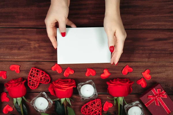 Female Hands Hold Greeting Card Valentine Day Red Roses Hearts —  Fotos de Stock