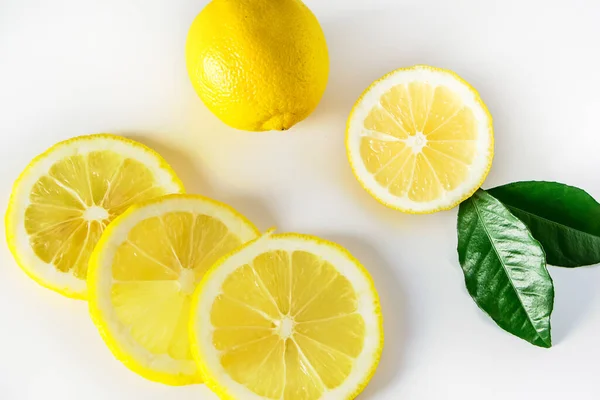 Зрізати Жовтий Лимон Білому Тлі Антиоксидант Здорового Харчування Цитрусові Фрукти — стокове фото
