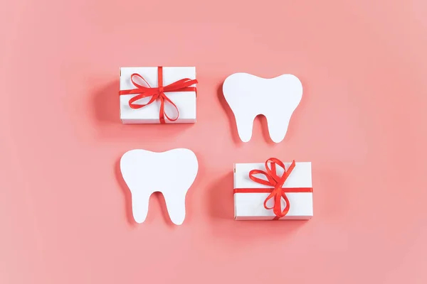 Šťastný Den Zubaře Papír Řezané Maketa Zubů Dárkových Krabic Růžovém Royalty Free Stock Obrázky